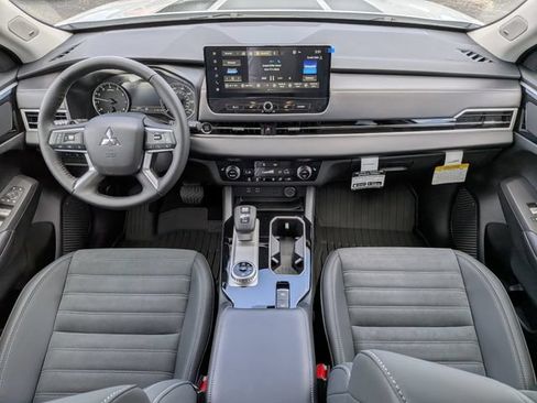 New 2026 Mitsubishi Outlander AWD image 14