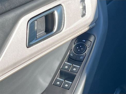 Used 2025 Ford Explorer Active w/ Active Comfort Package image 18