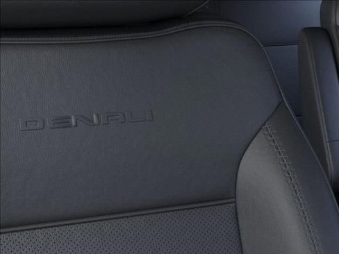 New 2026 GMC Yukon Denali w/ Denali Reserve Package AWD/4WD image 21