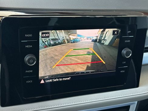 New 2026 Volkswagen Taos SE FWD image 17