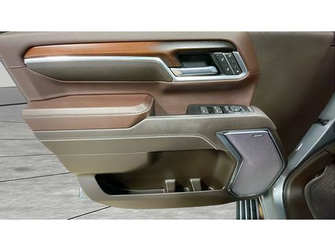 Used 2025 GMC Sierra 3500 Denali w/ Denali Reserve Package image 9