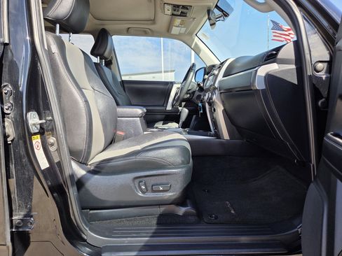 Used 2019 Toyota 4Runner SR5 Premium image 18