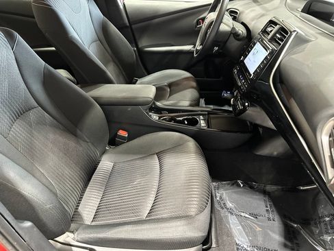 Certified 2021 Toyota Prius Prime LE FWD image 17