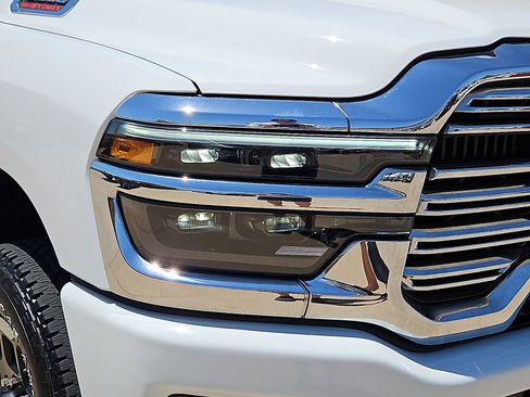 Used 2026 RAM 2500 Laramie AWD/4WD image 7
