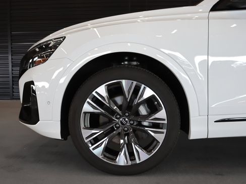 Certified 2025 Audi Q8 Premium w/ Black Optic Package AWD/4WD image 5