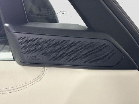 Certified 2025 Land Rover Range Rover SE AWD/4WD image 18