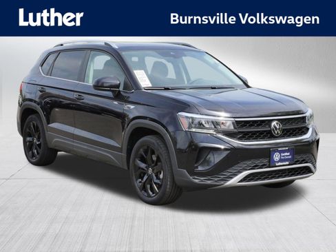 Certified 2023 Volkswagen Taos SE w/ Panoramic Sunroof Package AWD/4WD image 1