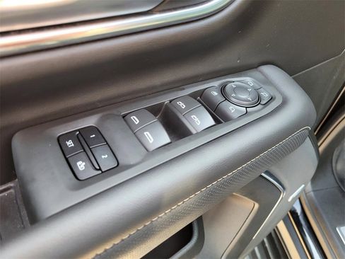 Used 2022 GMC Yukon SLT w/ SLT Luxury Package image 22