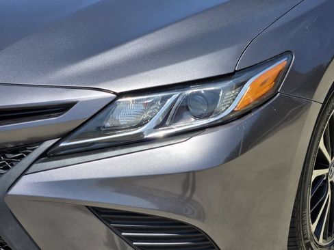 Used 2018 Toyota Camry SE w/ Audio Package FWD image 5