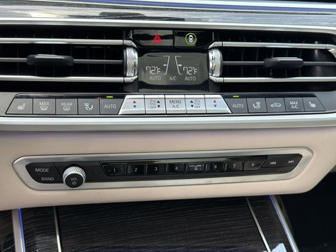 Used 2022 BMW X7 M50i AWD/4WD image 25