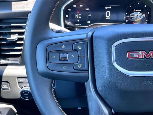 Used 2025 GMC Sierra 2500 AT4 w/ AT4 Premium Plus Package AWD/4WD image 17