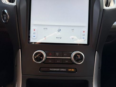 Used 2022 Ford Edge SE w/ Black Appearance Package image 26