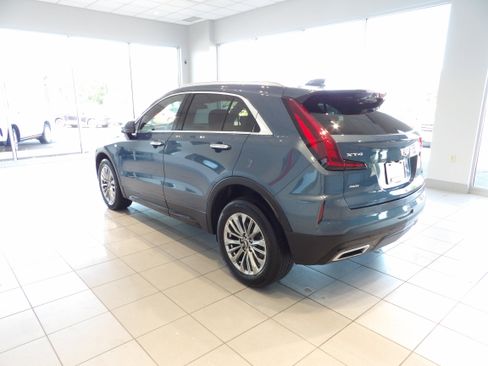 Used 2024 Cadillac XT4 Premium Luxury image 4