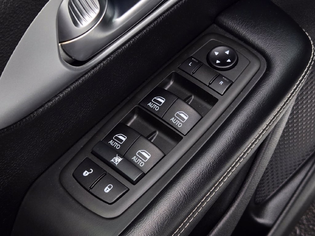 Used 2021 Chrysler Pacifica Touring-L w/ Uconnect Theater Family Group FWD image 39