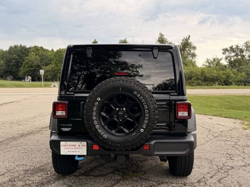 Used 2023 Jeep Wrangler Unlimited w/ Sun & Screen Package AWD/4WD image 4
