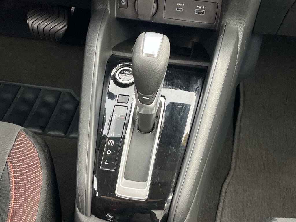 Used 2024 Nissan Versa SR FWD image 14