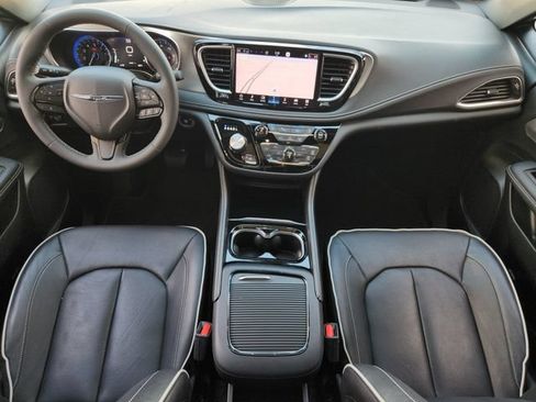 Certified 2023 Chrysler Pacifica Limited w/ S Appearance Package AWD/4WD image 27