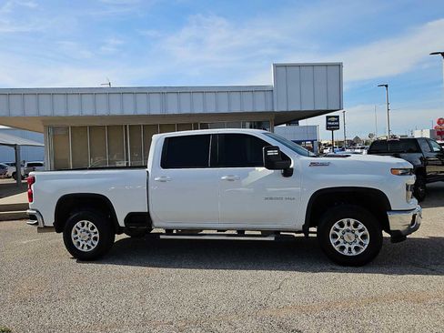 Used 2025 Chevrolet Silverado 2500 LT AWD/4WD image 9
