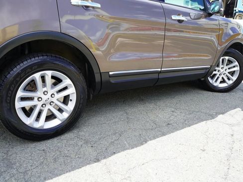 Used 2015 Ford Explorer XLT w/ Equipment Group 202A AWD/4WD image 6