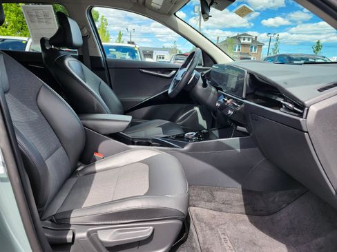 Used 2023 Kia Niro EX w/ EX Cold Weather Package FWD image 10