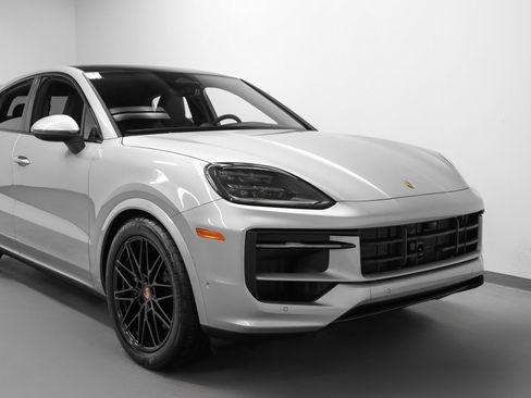 New 2026 Porsche Cayenne Coupe image 9