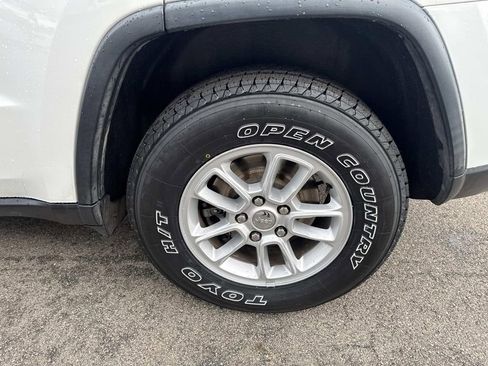 Used 2020 Jeep Grand Cherokee Laredo image 5