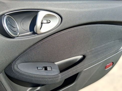 Used 2016 Nissan 370Z Coupe image 25