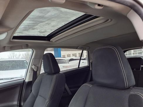 Used 2016 Toyota RAV4 XLE w/ Four Season Floor Mat Package image 18