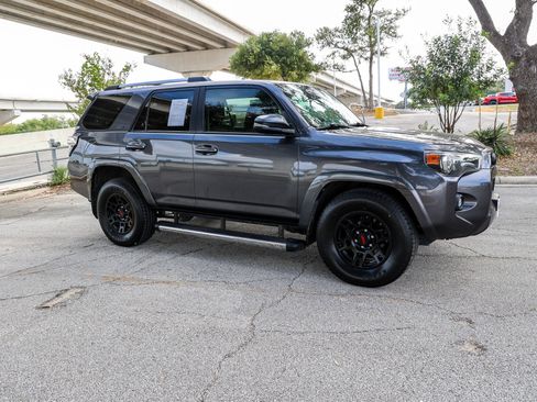 Used 2022 Toyota 4Runner SR5 Premium w/ Moonroof Package RWD image 6