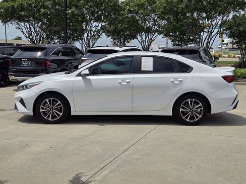 Certified 2023 Kia Forte LXS FWD image 12