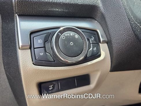 Used 2018 Ford Explorer XLT w/ Equipment Group 202A FWD image 28