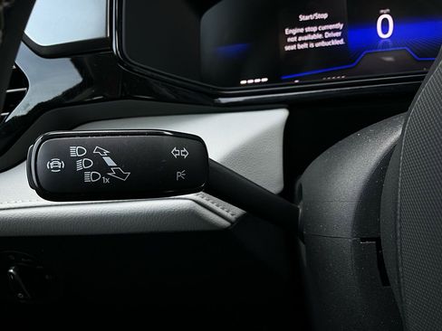 Used 2025 Volkswagen Taos S image 32