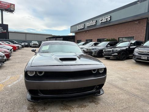Used 2022 Dodge Challenger R/T w/ Driver Convenience Group RWD image 8