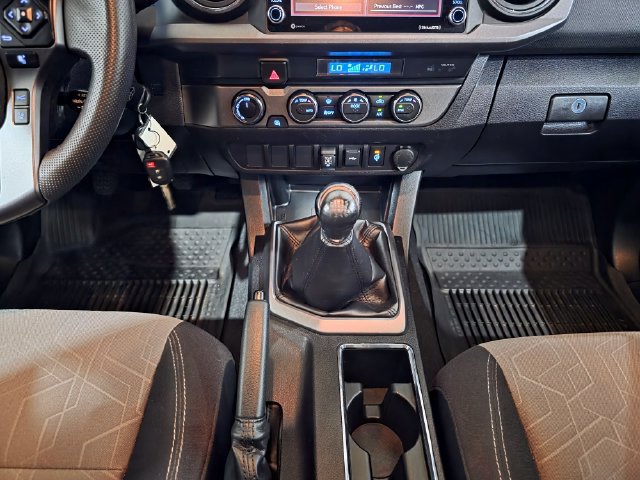 Used 2021 Toyota Tacoma TRD Off-Road AWD/4WD image 20