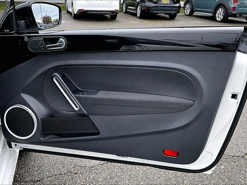 Used 2014 Volkswagen Beetle R-Line image 23