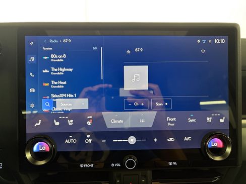 Used 2024 Lexus GX 550 w/ Accessory Package (2T) AWD/4WD image 21