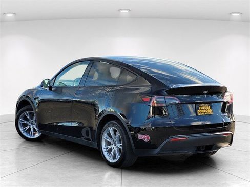 Used 2024 Tesla Model Y Long Range image 6