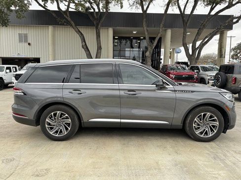Used 2023 Lincoln Aviator 2WD image 5