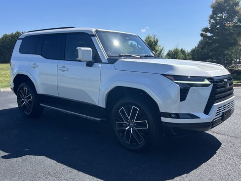 Used 2024 Lexus GX 550 w/ Cold Area Package AWD/4WD image 2