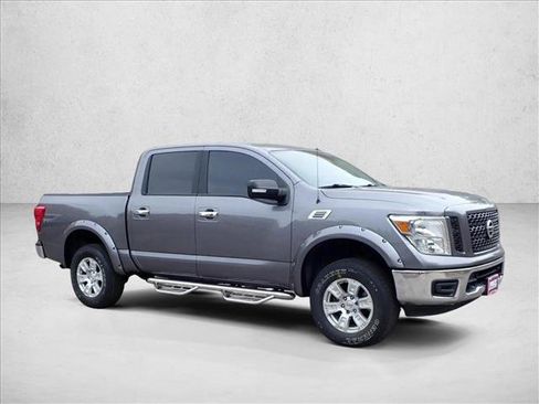 Used 2019 Nissan Titan SV AWD/4WD image 10