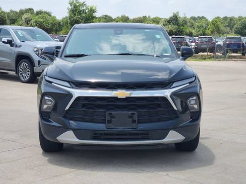 Used 2025 Chevrolet Blazer LT FWD image 2
