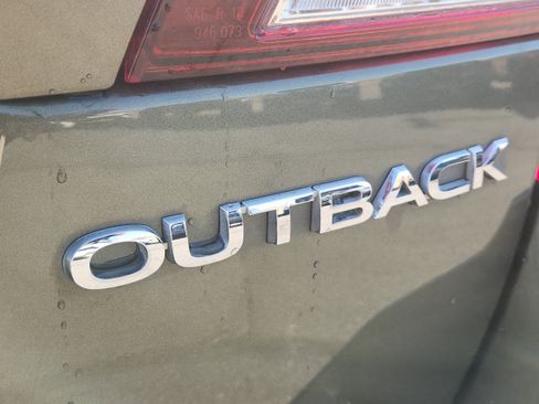 Used 2018 Subaru Outback 2.5i Limited AWD/4WD image 6
