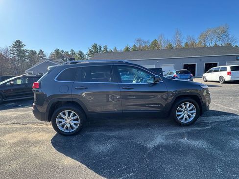 Used 2017 Jeep Cherokee Limited w/ Luxury Group AWD/4WD image 15