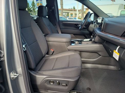 New 2026 Chevrolet Suburban LS image 16