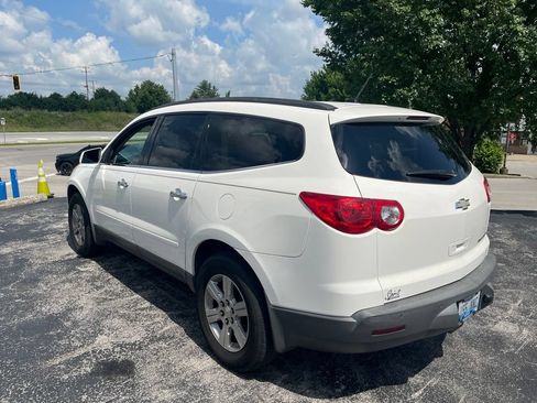 Used 2012 Chevrolet Traverse LT FWD image 4
