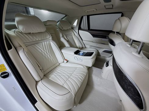 Used 2025 Genesis G90 3.5T image 27