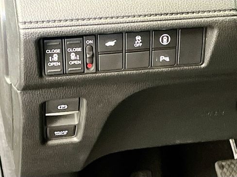 Used 2022 Honda Odyssey Elite image 10