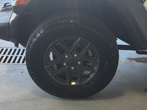 Used 2025 Jeep Wrangler Sport S image 34