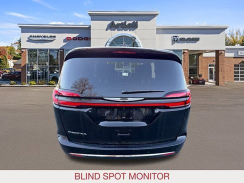 New 2026 Chrysler Pacifica Select image 6