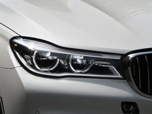 Used 2018 BMW 750i image 16